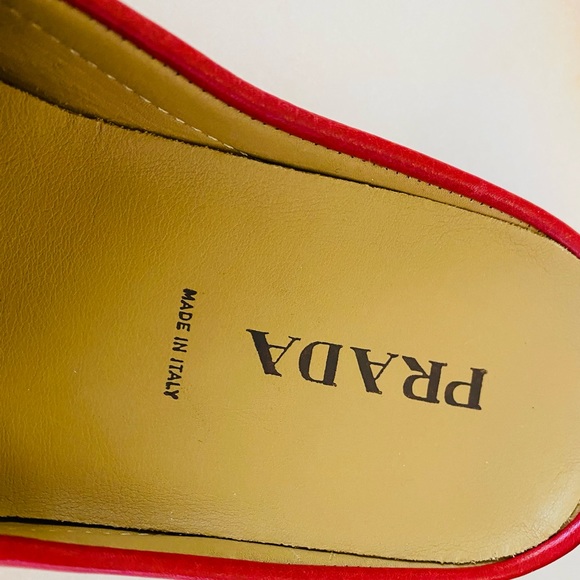 Never wear Prada shoes - Picture 3 of 7
